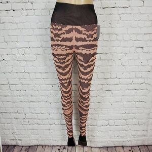 NUX NEW Tiger Print Yoga Leggings S Athletic